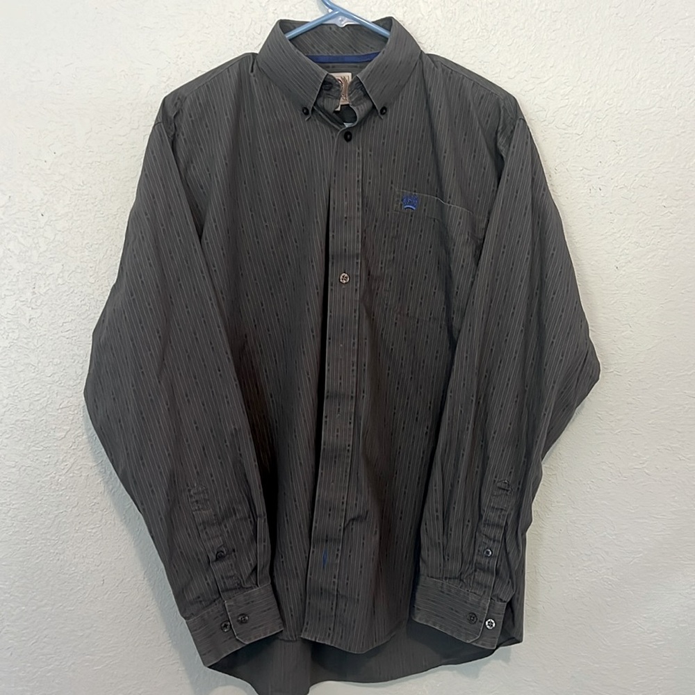 Cinch Button down long sleeve shirt size Small